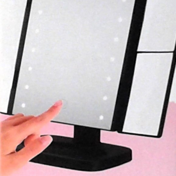 Tri-Panel Magnification Mirror - Picture 2 of 4